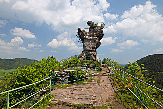 lo bach thu khung 3